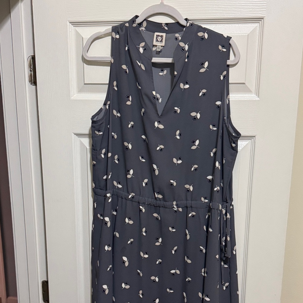 Anne Klein Gray Sleeveless Dress with White Floral Pattern